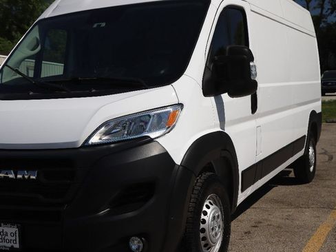 Used 2024 RAM ProMaster 2500 w/ Convenience Group FWD image 2