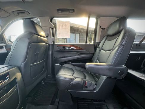 Used 2020 Cadillac Escalade ESV Premium Luxury image 17
