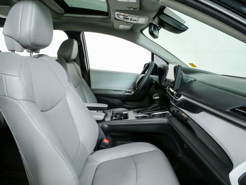 Used 2025 Toyota Sienna XLE w/ XLE Plus Package FWD image 22