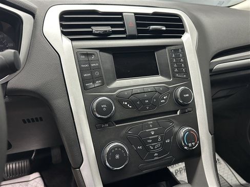 Used 2016 Ford Fusion SE FWD image 23