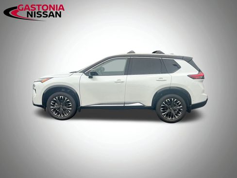 Used 2026 Nissan Rogue Platinum w/ Platinum Premium Package image 5