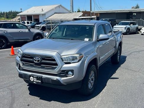 Used 2017 Toyota Tacoma SR5 w/ Tow Package AWD/4WD image 3