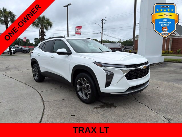 Used 2025 Chevrolet Trax LT FWD image 3