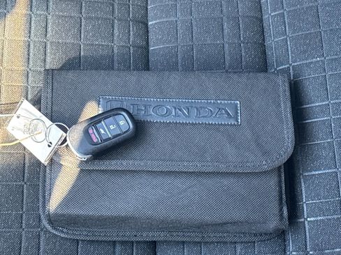 Used 2023 Honda HR-V LX image 9
