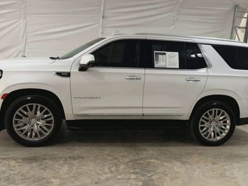 Used 2022 GMC Yukon SLT w/ SLT Premium Package image 5