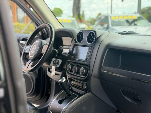 Used 2017 Jeep Patriot High Altitude AWD/4WD image 14