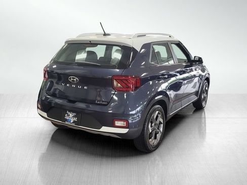 Used 2025 Hyundai Venue Limited FWD image 6