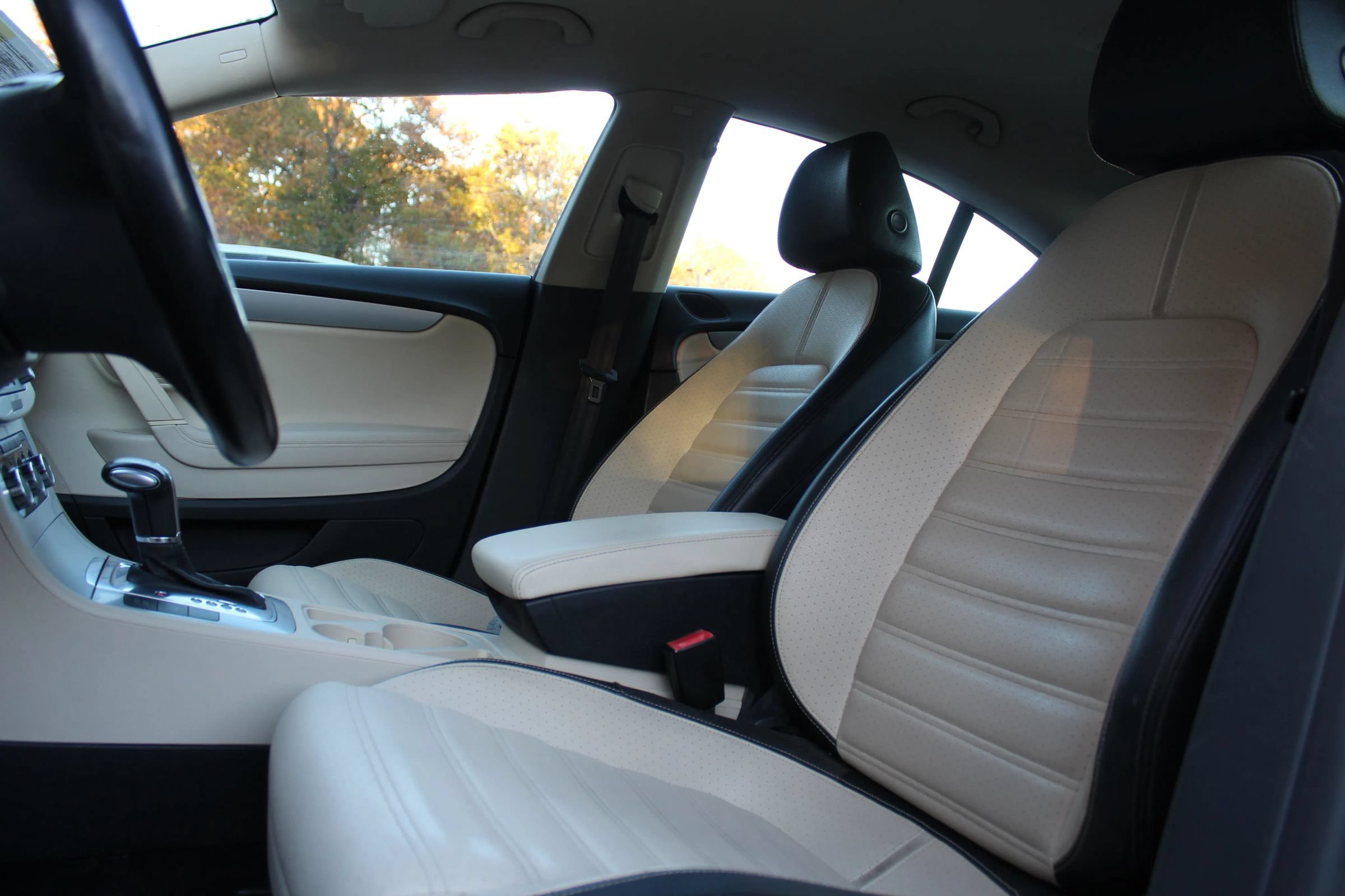 Used 2010 Volkswagen CC Sport FWD image 17