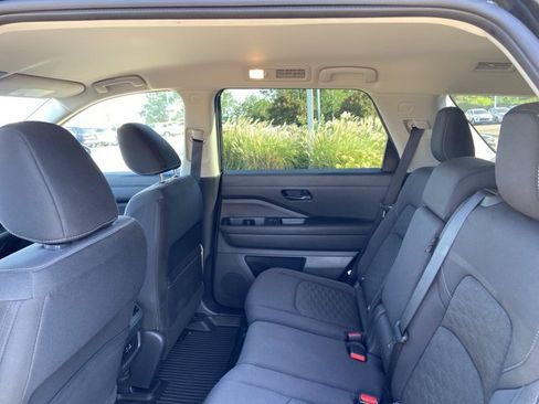 Used 2024 Nissan Pathfinder SV FWD image 19