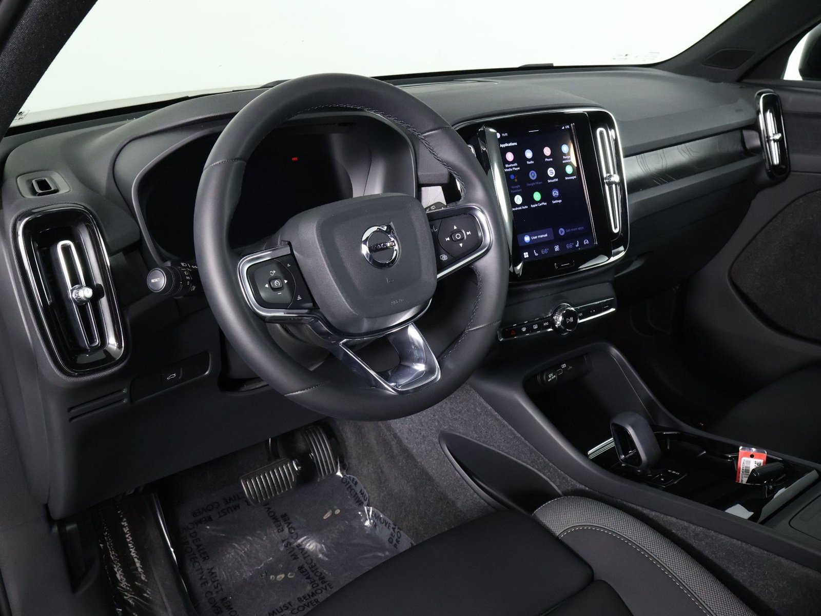 Certified 2023 Volvo XC40 Recharge Core w/ Protection Package Premier AWD/4WD image 14