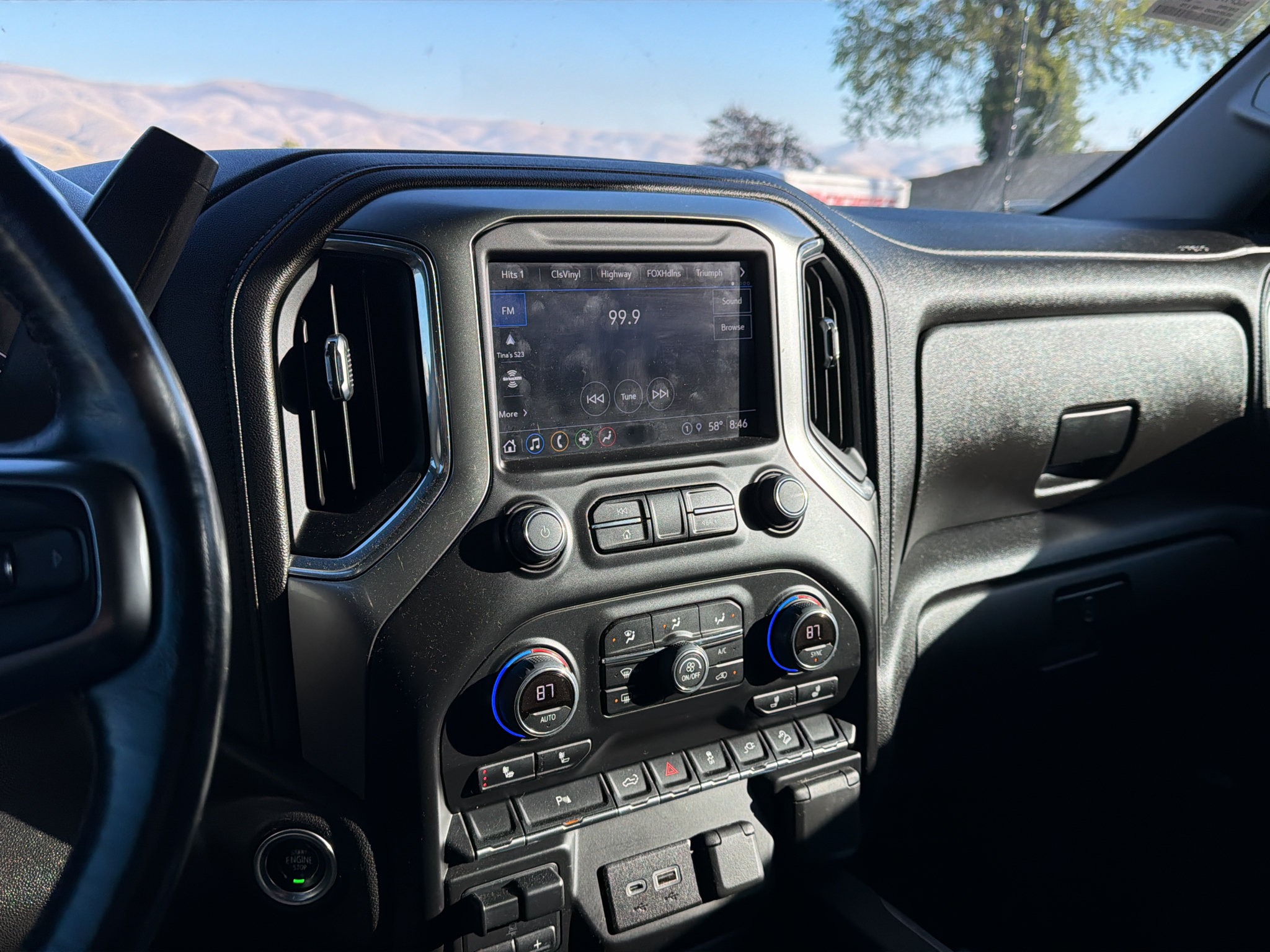 Used 2022 Chevrolet Silverado 1500 LT Trail Boss w/ Convenience Package II AWD/4WD image 4