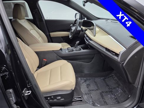 Used 2024 Cadillac XT4 Luxury w/ Cold Weather Package image 11