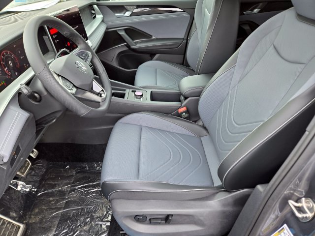 New 2026 Volkswagen Tiguan SE R-Line FWD image 6