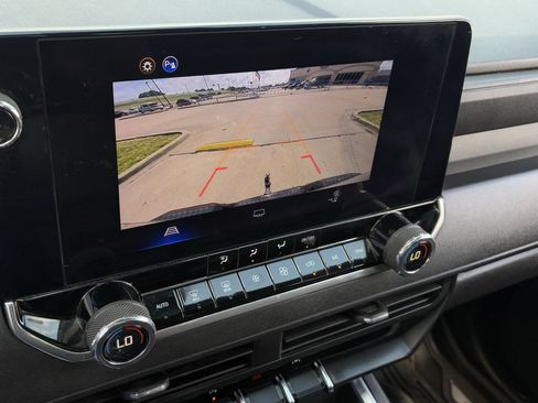 Used 2025 Chevrolet Colorado Trail Boss AWD/4WD image 22