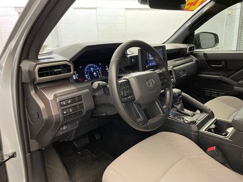 Used 2025 Toyota Tacoma SR5 AWD/4WD image 19
