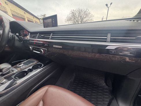 Used 2018 Audi Q7 3.0T Prestige w/ Prestige Package image 38