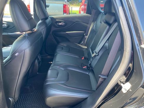 Used 2022 Jeep Cherokee Trailhawk w/ Sun, Sound & Nav Group AWD/4WD image 8