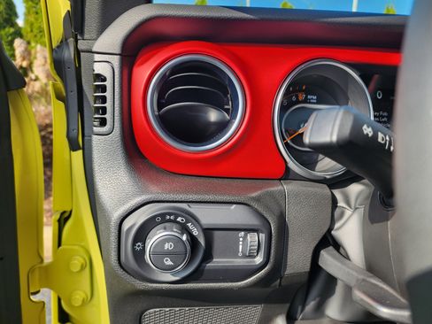 Used 2023 Jeep Gladiator Rubicon w/ LED Lighting Group image 27