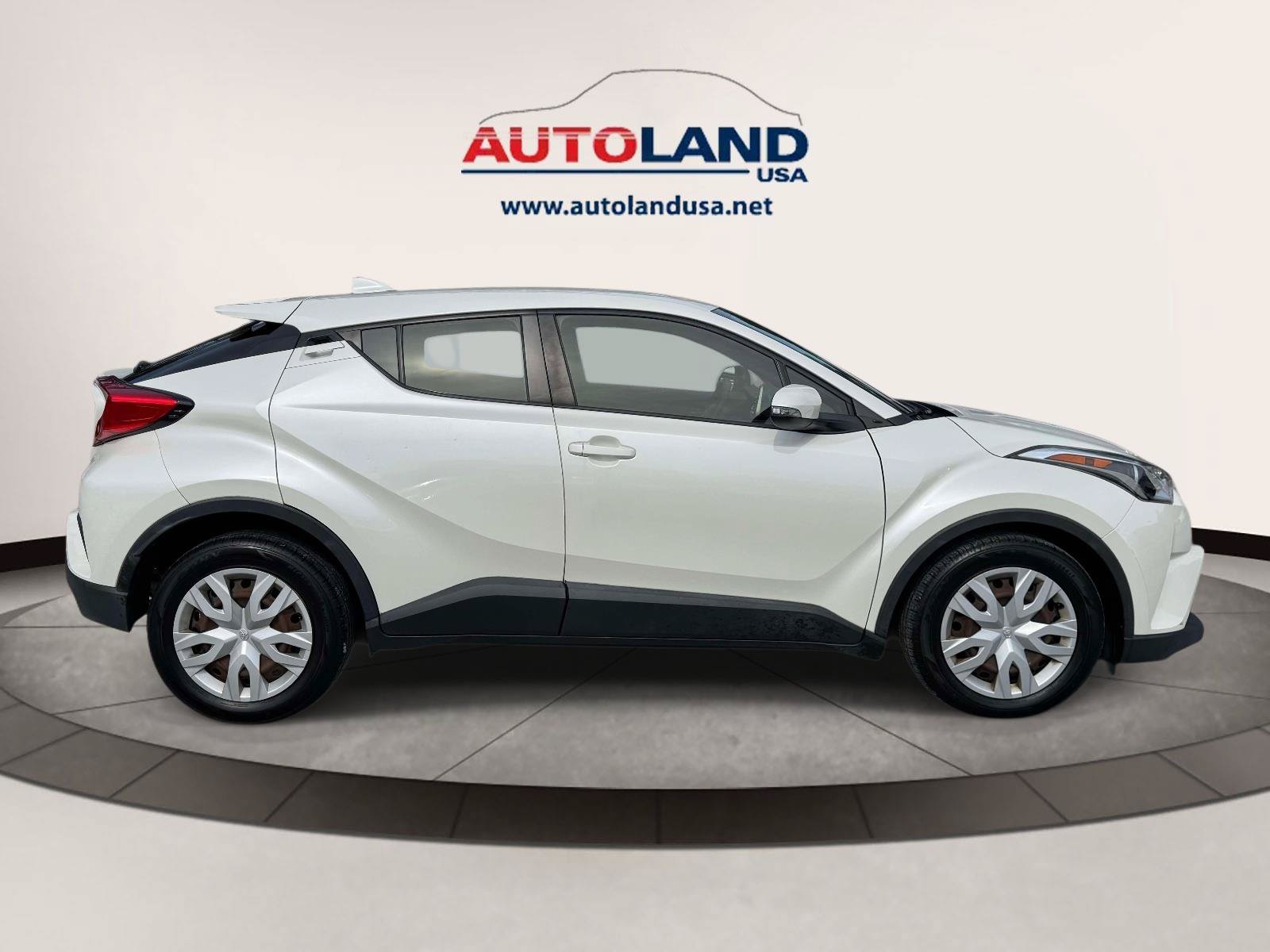 Used 2019 Toyota C-HR LE FWD image 3