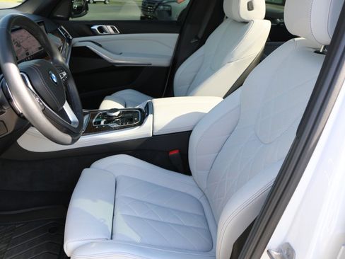 Used 2024 BMW X5 sDrive40i w/ Premium Package image 29