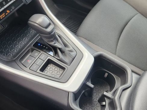 Used 2022 Toyota RAV4 LE FWD image 20