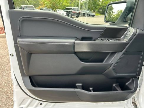 Used 2024 Ford F150 XLT w/ XLT Black Appearance Package RWD image 17