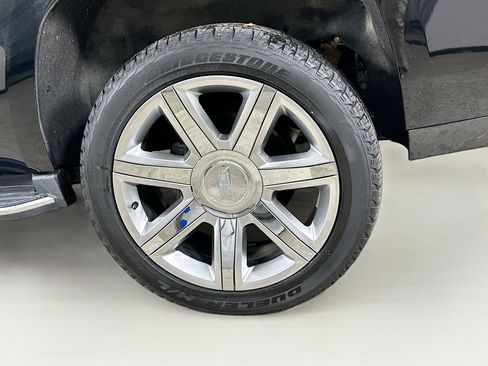 Used 2019 Cadillac Escalade Premium Luxury image 42