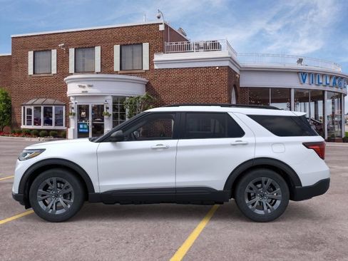 Used 2026 Ford Explorer Active w/ Active Comfort Package AWD/4WD image 3