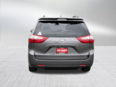 Used 2019 Toyota Sienna LE FWD image 6