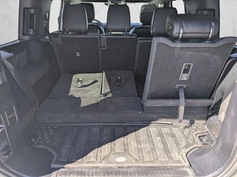 Certified 2023 Land Rover Defender 130 X-Dynamic SE image 6