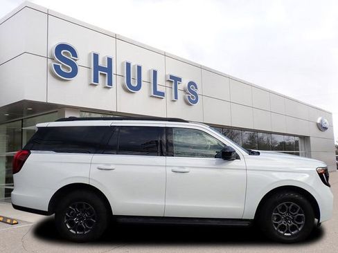 Certified 2025 Ford Expedition Active AWD/4WD image 4