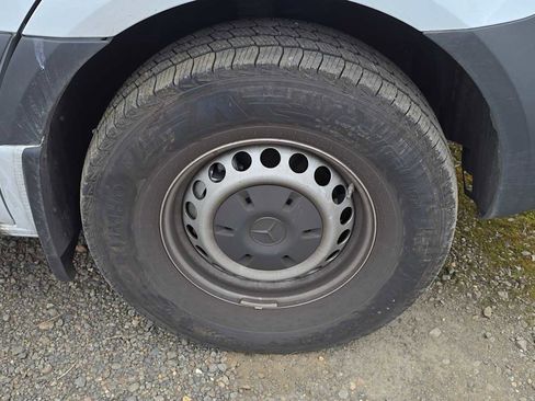 Used 2025 Mercedes-Benz Sprinter 2500 image 9