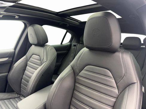 Used 2023 Alfa Romeo Stelvio Veloce image 31