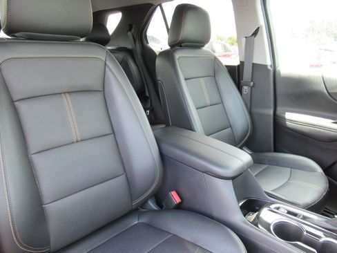 Used 2023 Chevrolet Equinox Premier FWD image 9