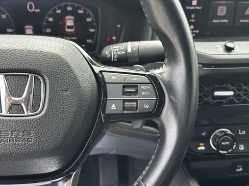 Used 2023 Honda Accord Touring image 11