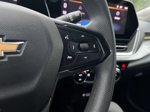 Used 2025 Chevrolet Trax LT FWD image 21