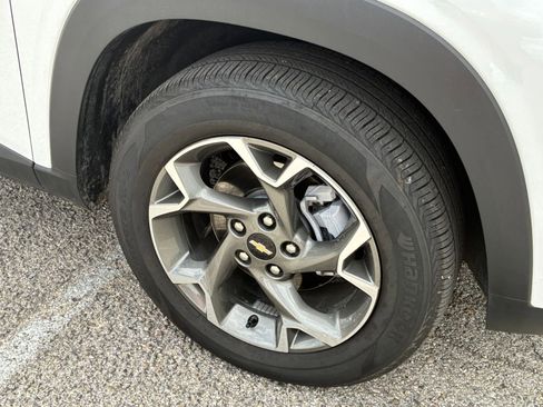 Used 2025 Chevrolet Trax LT FWD image 28