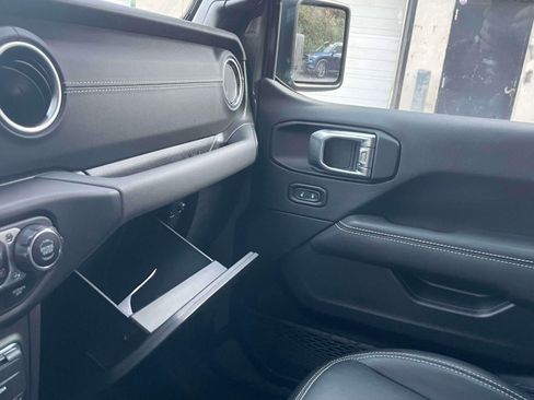 Used 2023 Jeep Wrangler Sahara w/ Cold Weather Group image 32