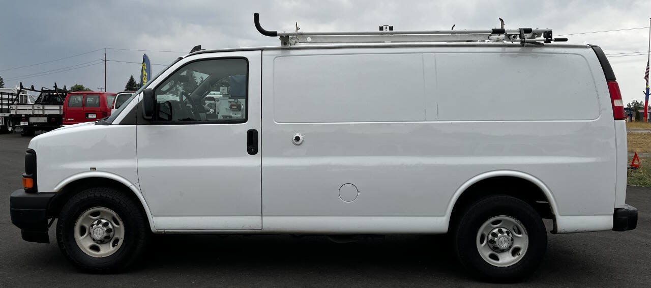 Used 2017 Chevrolet Express 2500 RWD image 8