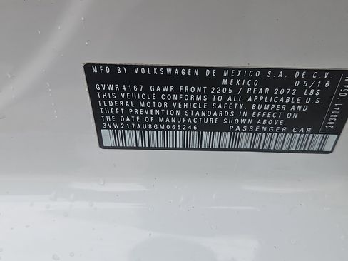 Used 2016 Volkswagen Golf S image 7