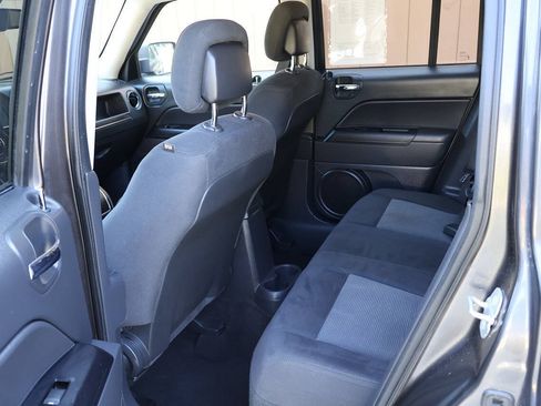 Used 2014 Jeep Patriot Latitude AWD/4WD image 18
