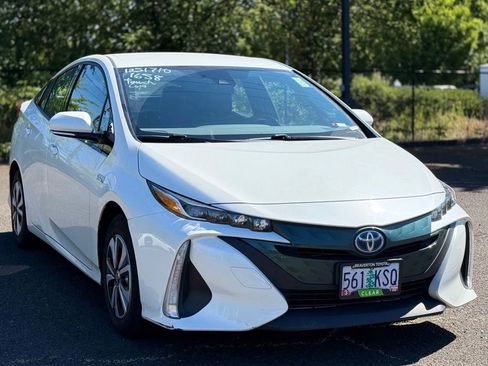 Used 2018 Toyota Prius Prime Premium FWD image 7