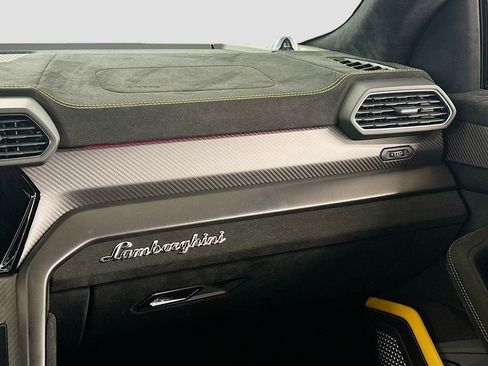 Used 2024 Lamborghini Urus Performante AWD/4WD image 20