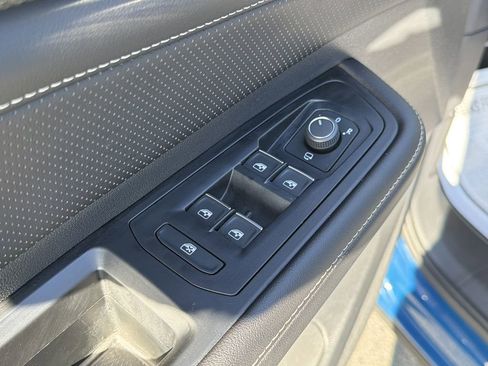 Used 2025 Volkswagen Atlas Cross Sport SEL Premium R-Line image 25