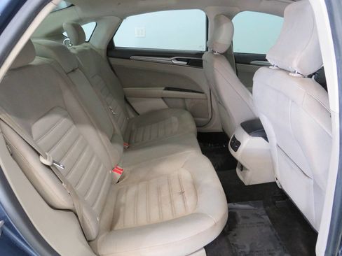 Used 2019 Ford Fusion SE image 12