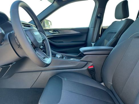 New 2025 Jeep Grand Cherokee Laredo w/ Luxury Tech Group I image 19