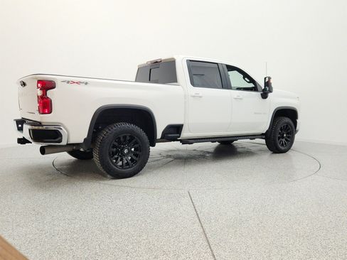 Used 2022 Chevrolet Silverado 2500 LT w/ Convenience Package AWD/4WD image 5