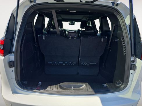 Used 2024 Chrysler Pacifica Limited w/ Uconnect Theater Family Group image 14