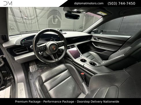 Used 2020 Porsche Taycan 4S w/ Premium Package image 17