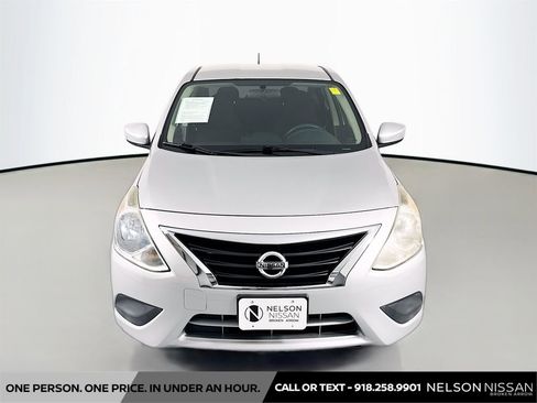 Used 2016 Nissan Versa S FWD image 2